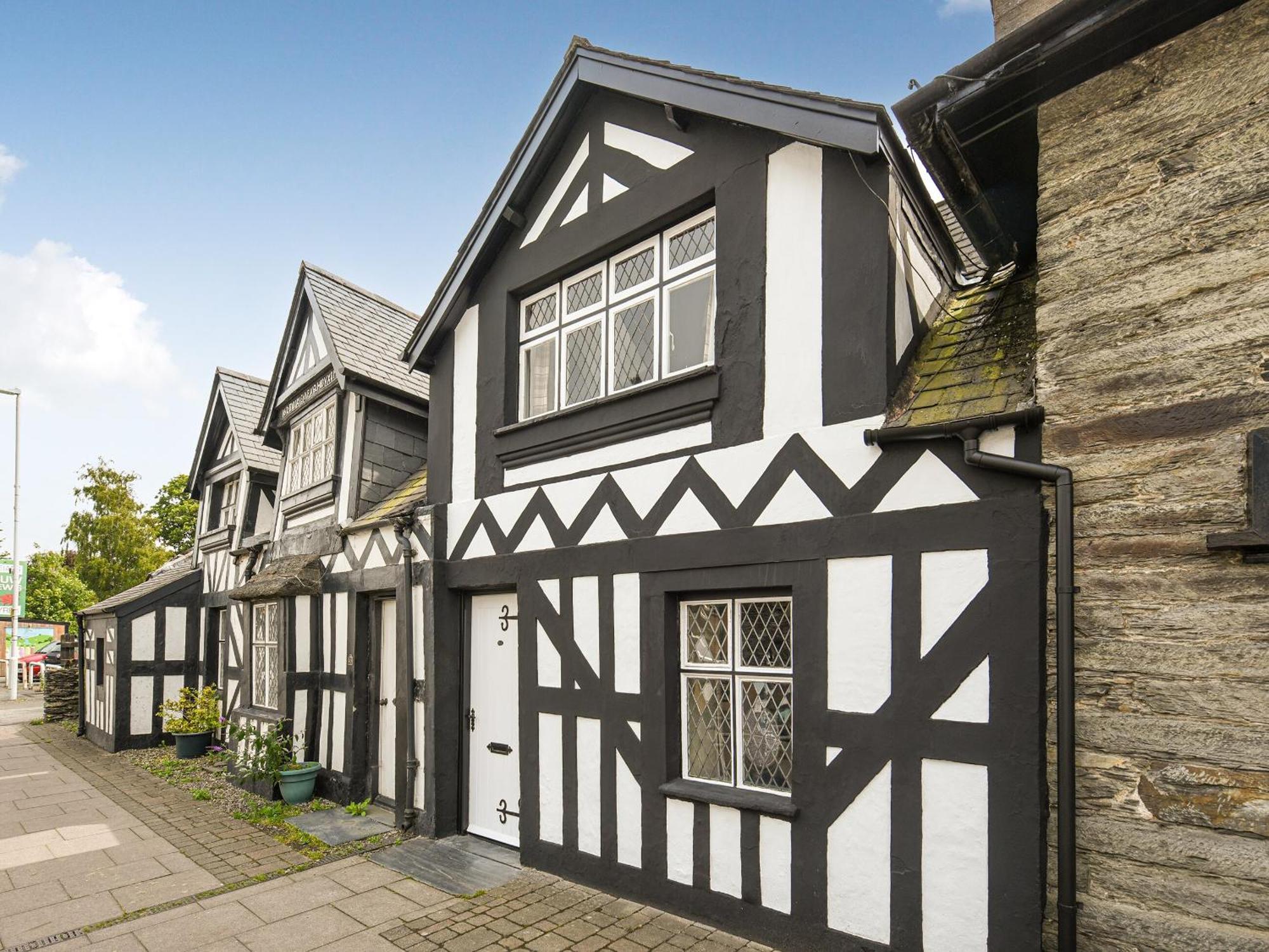 فيلا Bwthyn Llys Machynlleth Old Court House المظهر الخارجي الصورة